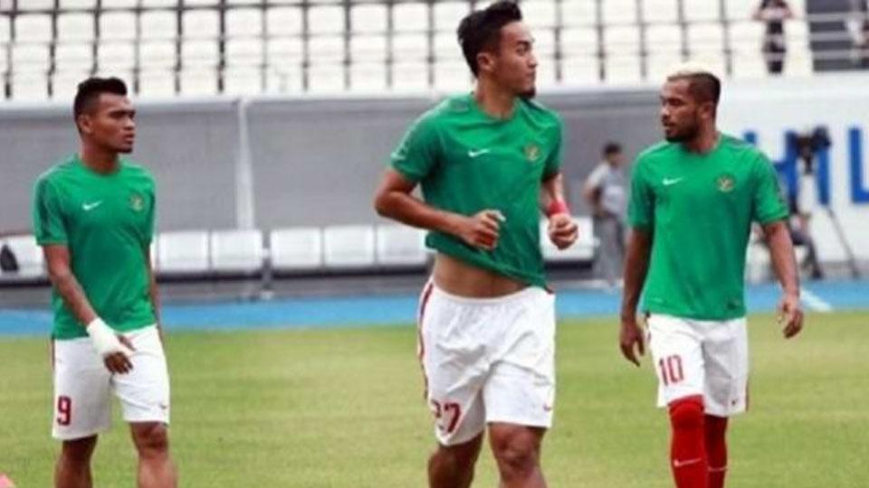 Gunawan Dwi Cahyo saat tengah berlatih bersama Ferdinan Sinaga dan Zulham Zamrun. - INDOSPORT
